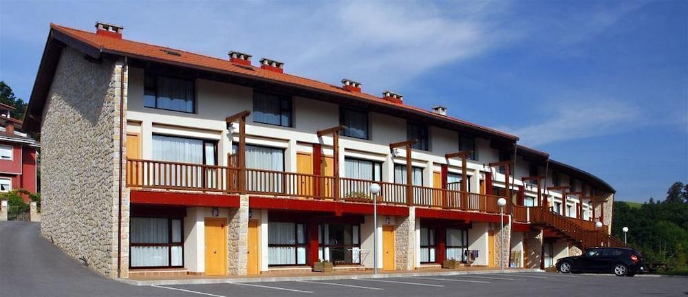 Apartamentos Aldea Del Puente Onís Esterno foto