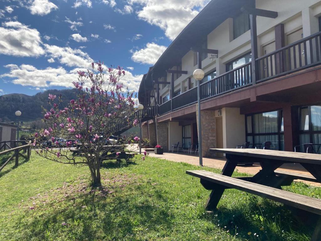 Apartamentos Aldea Del Puente Onís Esterno foto