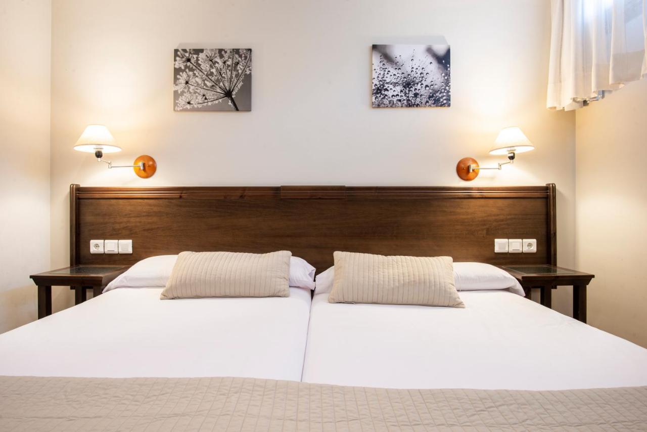 Apartamentos Aldea Del Puente Onís Esterno foto
