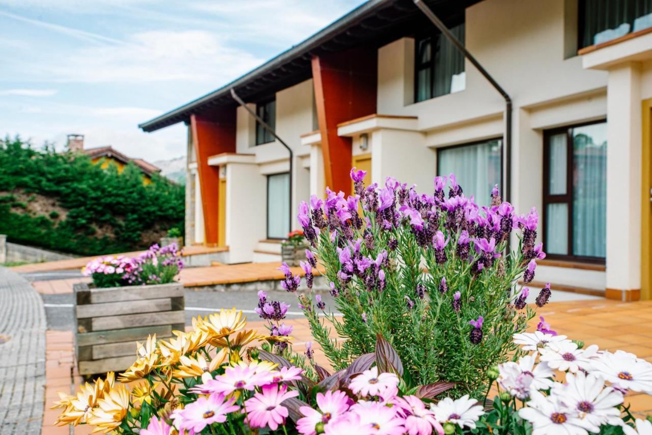 Apartamentos Aldea Del Puente Onís Esterno foto