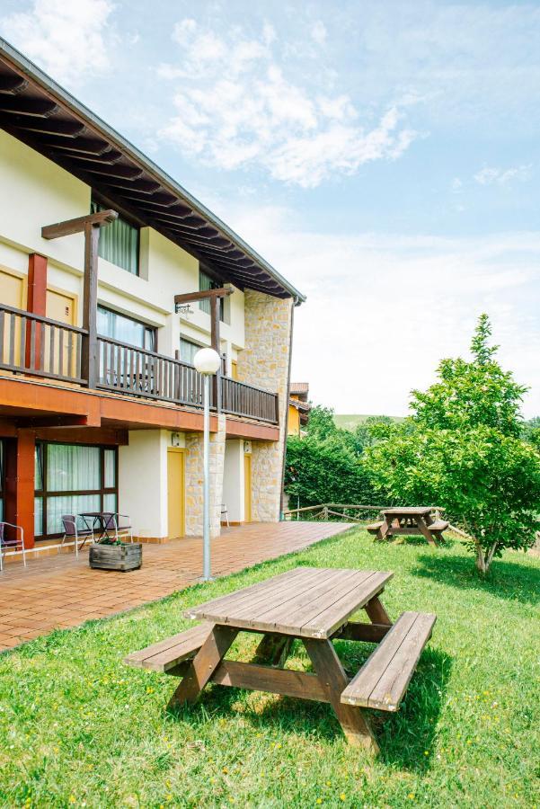 Apartamentos Aldea Del Puente Onís Esterno foto